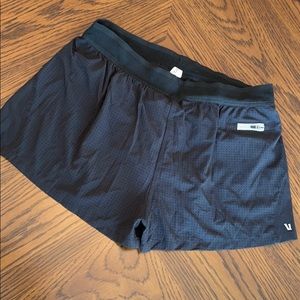 Vuori Chase Performance Shorts - L